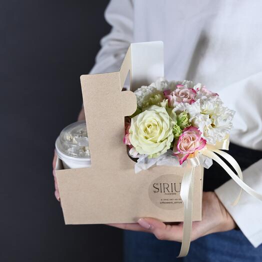 NEW! gift set of flowers and cake in a cup