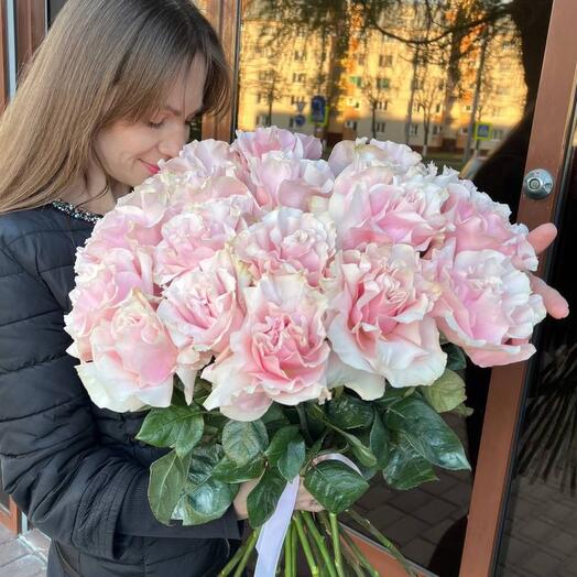 Букет из 19 нежной французской розы,60 см