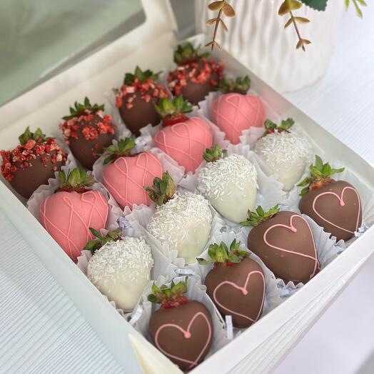 Клубника в шоколаде love 16 ягод