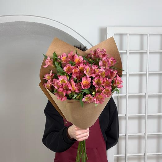 9 розовых альстромерий в крафте