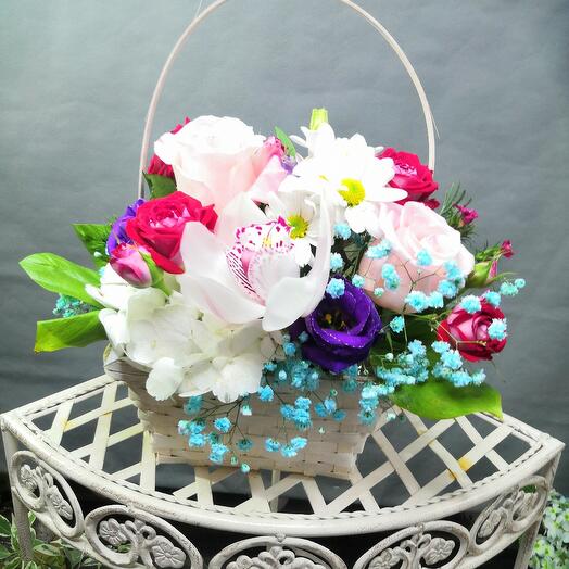 Корзина с цветами🌸🌸