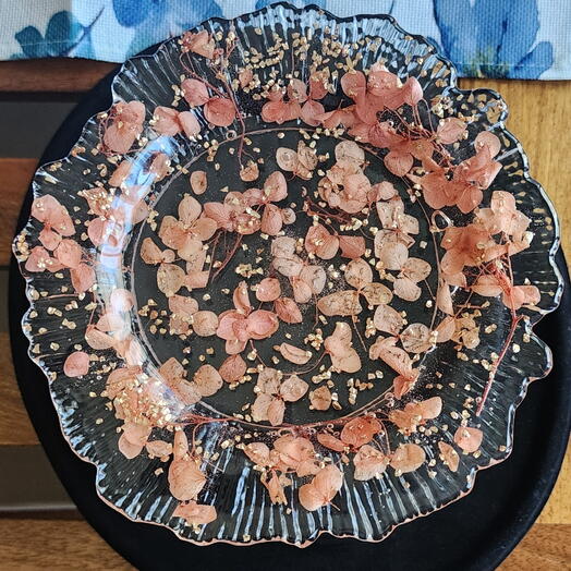 Resin side platter with hydrangeas