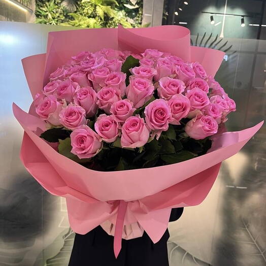 Bouquet of 51 pink roses in a package