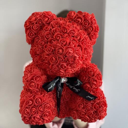 Мишка из красных роз