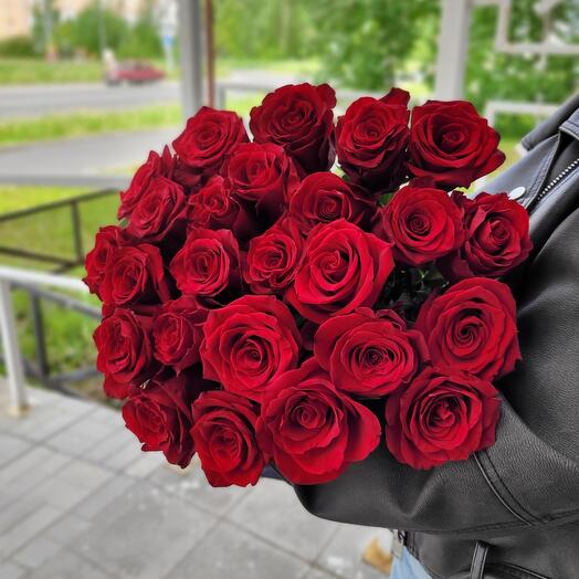 25 красных роз