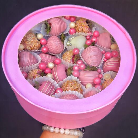 Набор клубника в шоколаде 🎀 в круглом розовом боксе 💝