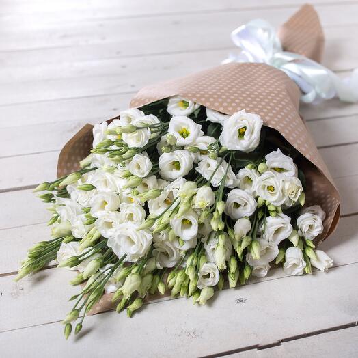 bouquet of lisianthus