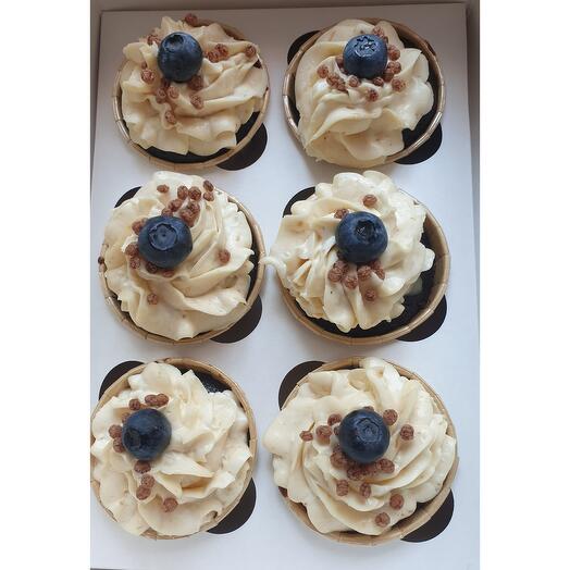 Cupcakes Snickers con natillas de caramelo y crema de maní
