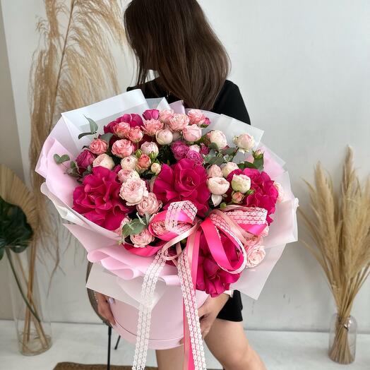 Розы кустовые в кoрoбкe 💫