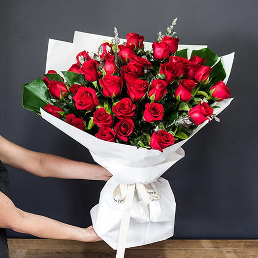 Signature Bouquet of 30 Red Roses