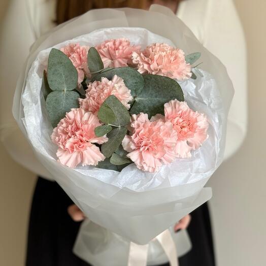Monobuceta de Dianthus rosa y eucalipto