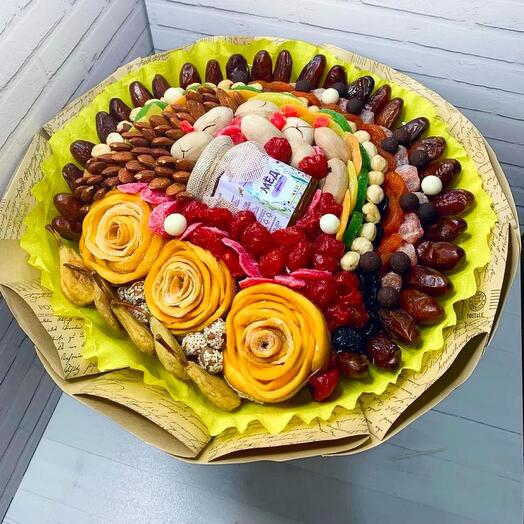 Букет с мёдом и сухофруктами