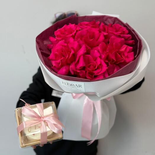 Комбо из раскрытых роз и бенто