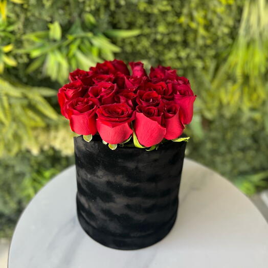 Red roses in Black box