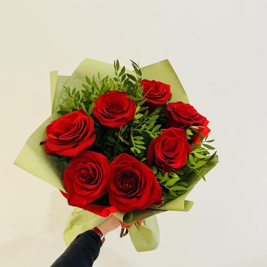 Bouquet of 7 roses with greenery