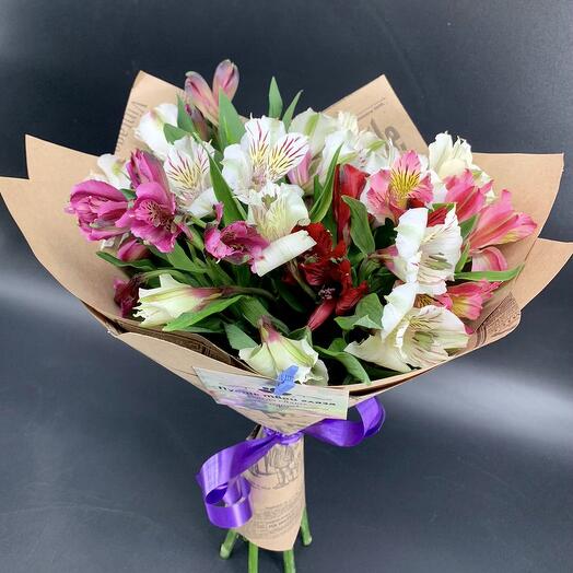 9 альстромерий в букете «Улыбка»