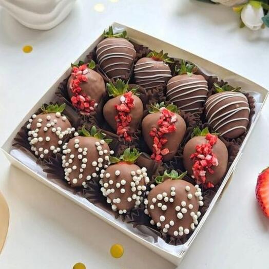 Клубника в молочном шоколаде 9 -16 штук