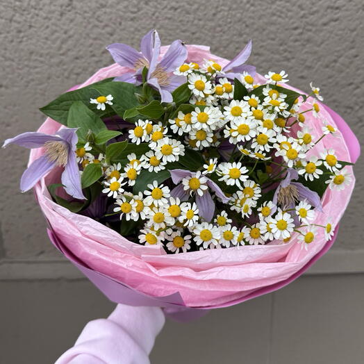 Bukiet z rumiankiem i clematisem