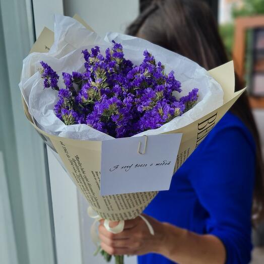 Bouquet with statice (dried flower)