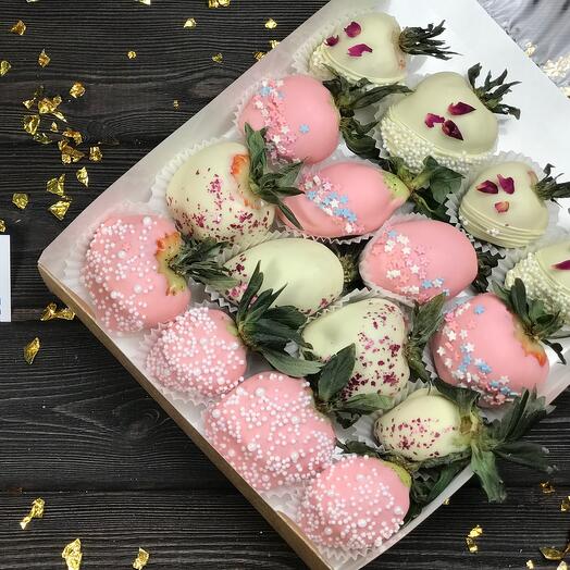 Set of chocolate-covered strawberries "Pink Champagne"