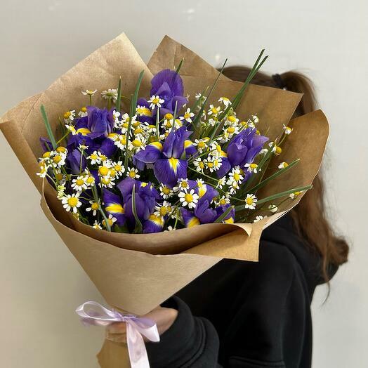 Bouquet of delicate daisies and bright purple irises