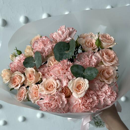 Author's bouquet of carnations with bush roses (No. 66)