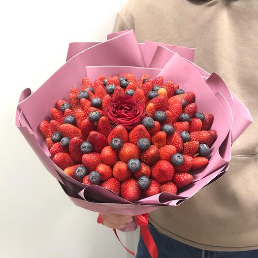 Клубника голубика роза