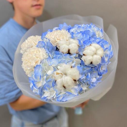 Soft clouds (hydrangeas, dianthuses and cotton)