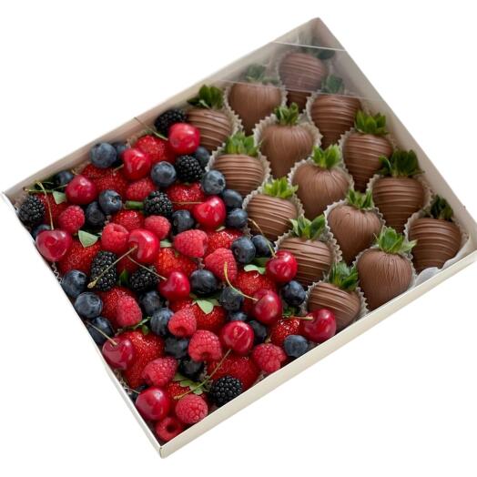 Chocolate covered strawberries and fresh berries