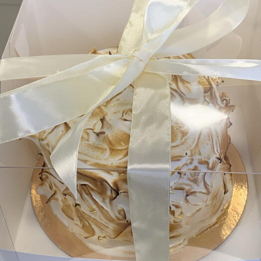 Meringue cake