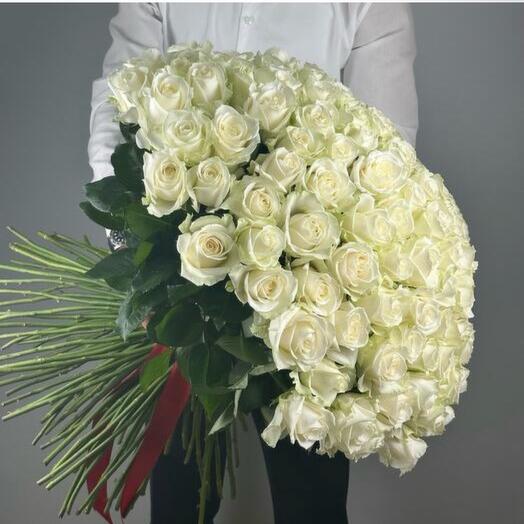 Шикарный букет из 101 белой розы