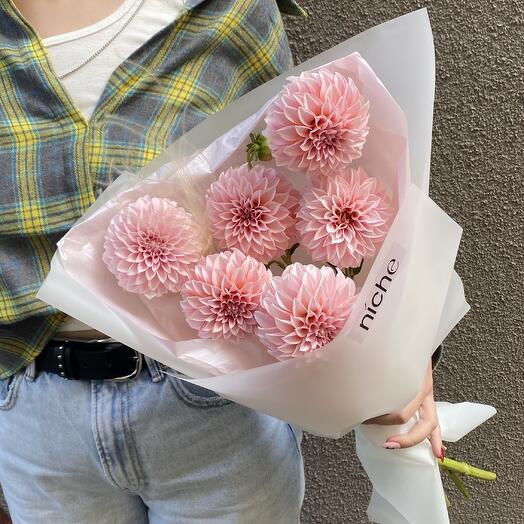 Dahlias mono bouquet