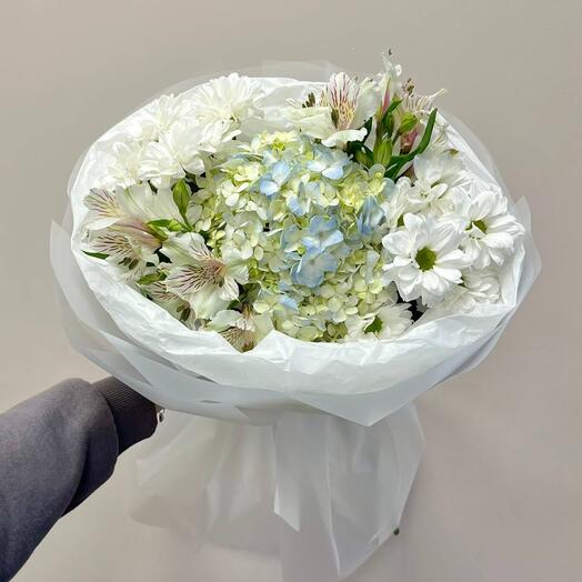 Нежный с гортензией