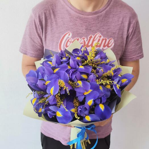 Bouquet of 19 blue irises