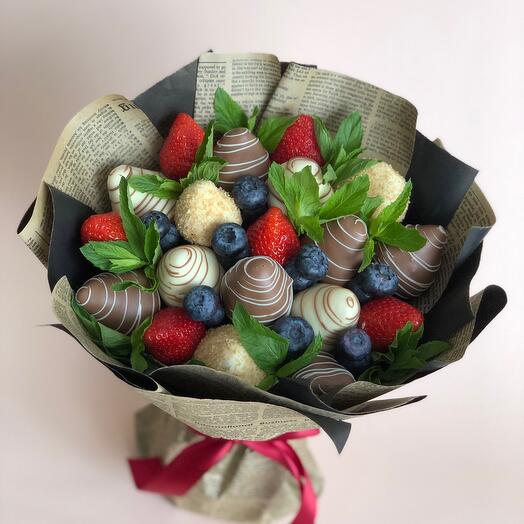 Bouquet of strawberries in chocolate
