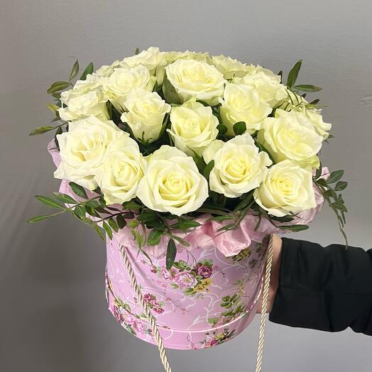 Розы в шляпной коробке