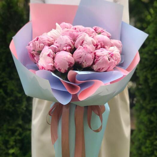Bouquet of 19 pink peonies