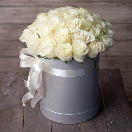 25 white roses in a box