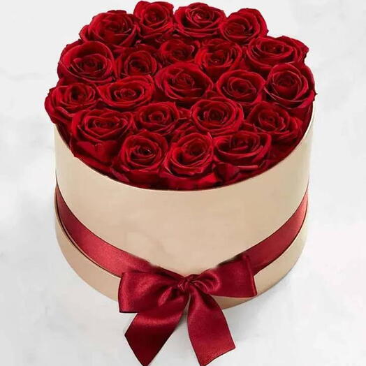 EVER RED ROSES IN A SMALL BLACK BOX