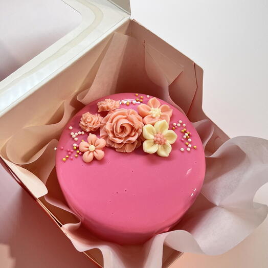 Pastel de mousse Bento con flores de chocolate