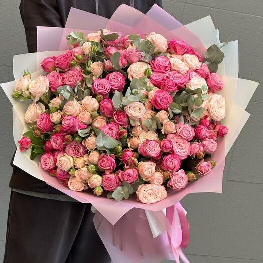 Кустовая пионовидная Роза с эвкалиптом