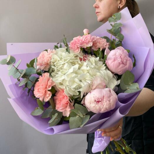 Букет с пионами, с гортензией, пионы, гортензия, дизайнерский букет, сборный букет с гортензией
