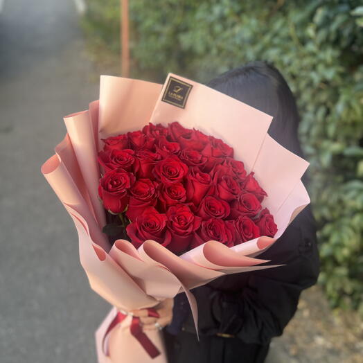 25 Red dutch roses
