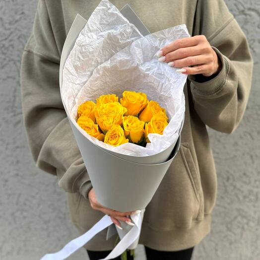 Букет из 9 кенийских роз в упаковке