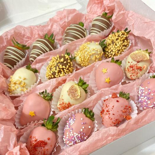Клубника 16 ягод в шоколаде