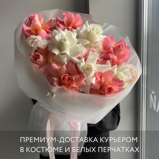 Ecuadorian roses with dianthus