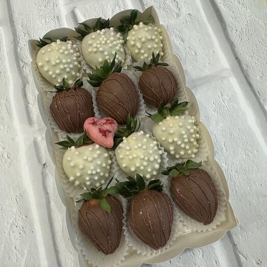 Клубника в шоколаде Twix