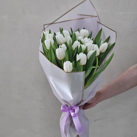 24 white tulips