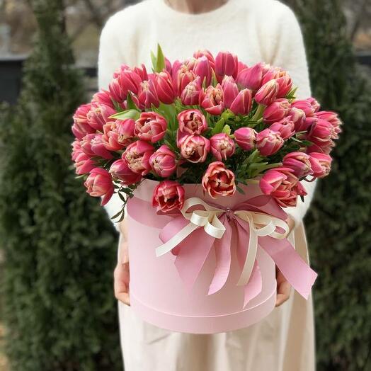 101 pink peony tulips in a hat box