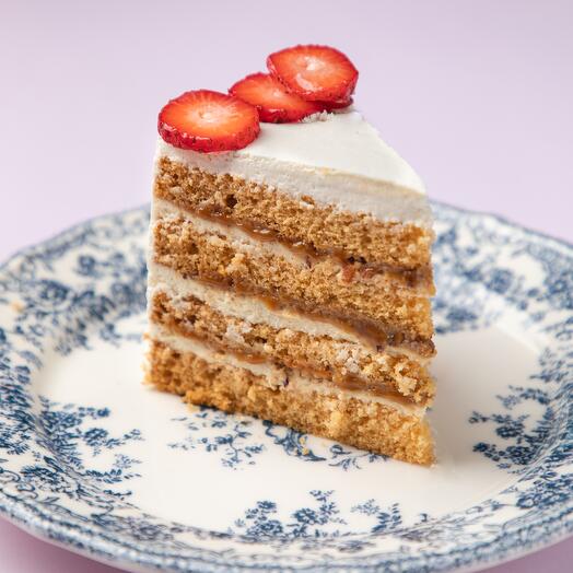 Миндально-карамельный торт кусочек